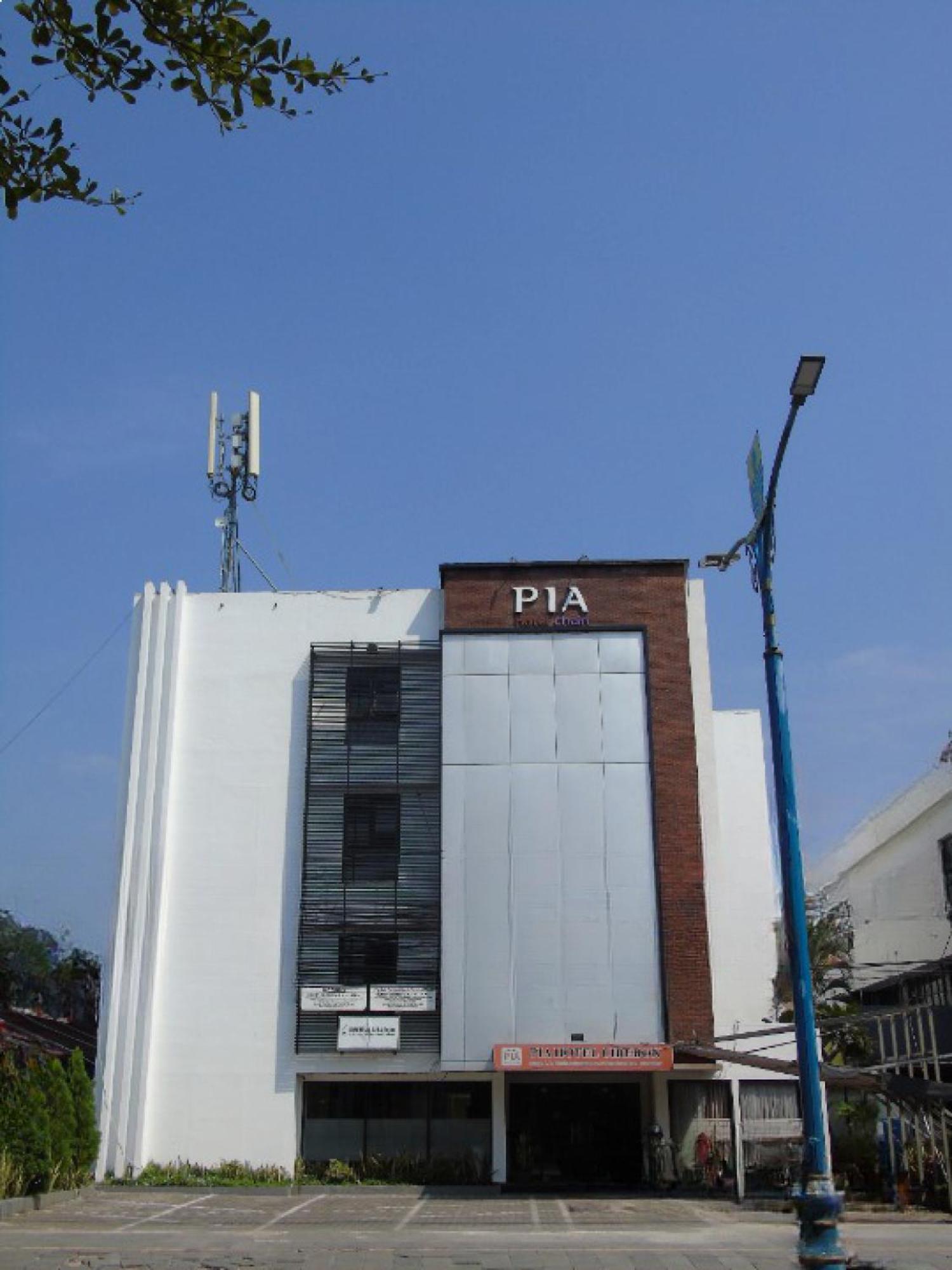 Pia Hotel Cirebon Eksteriør billede