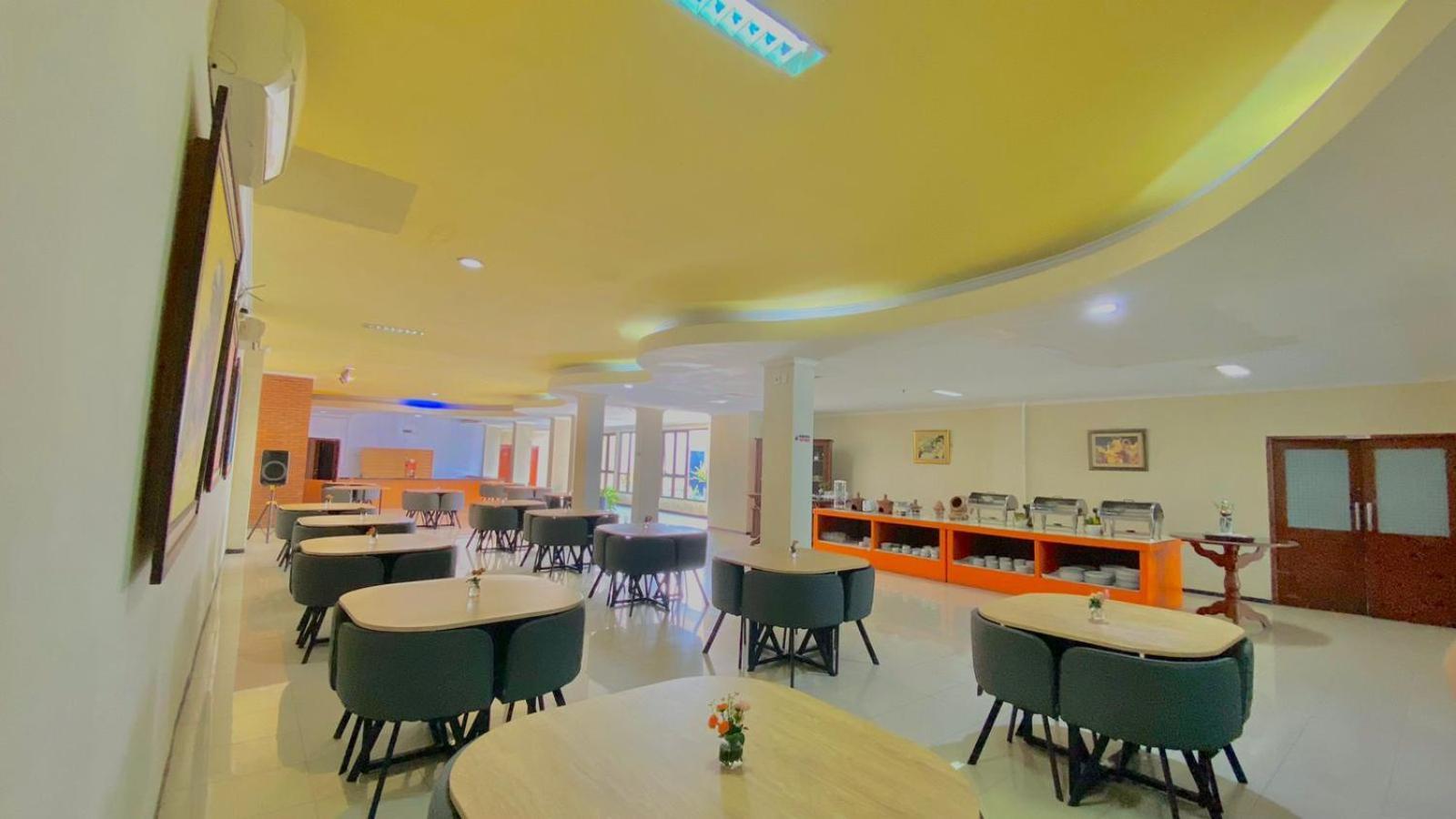 Pia Hotel Cirebon Eksteriør billede